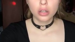 Русская няшка в облегающих шортах сексуально танцует и трясёт упругой попочкой